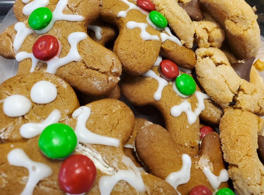 I selected recipes for four popular types of cookies — gingerbread, Linzer, chocolate crinkle and peanut butter blossom cookies — to bake before declaring one as the winner of my own Holiday Cookie Showdown.