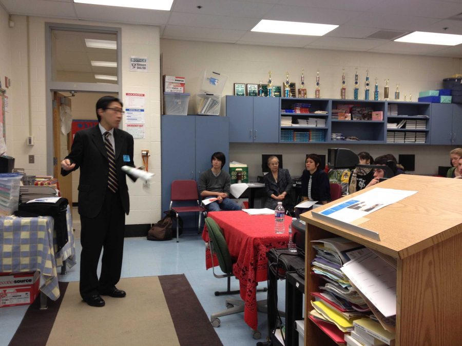 Nobuo Yoneyama speaks to students about Mitsui & Co. Photo courtesy Demitra Marafatsos. 