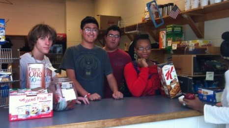 from left to right:  juniors Kit Horton, Arian Taginya, Steven Kovats-Nikzad and Jazmyne Thomas working at the store during 6th lunch. Photo by Tamar Meron.
