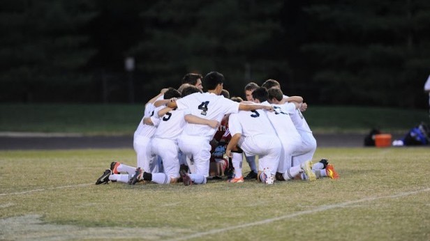 Boys soccer team coordinates in huddle during its game against the Kennedy Cavaliers. Photo courtesy Makoto Nakagawa.