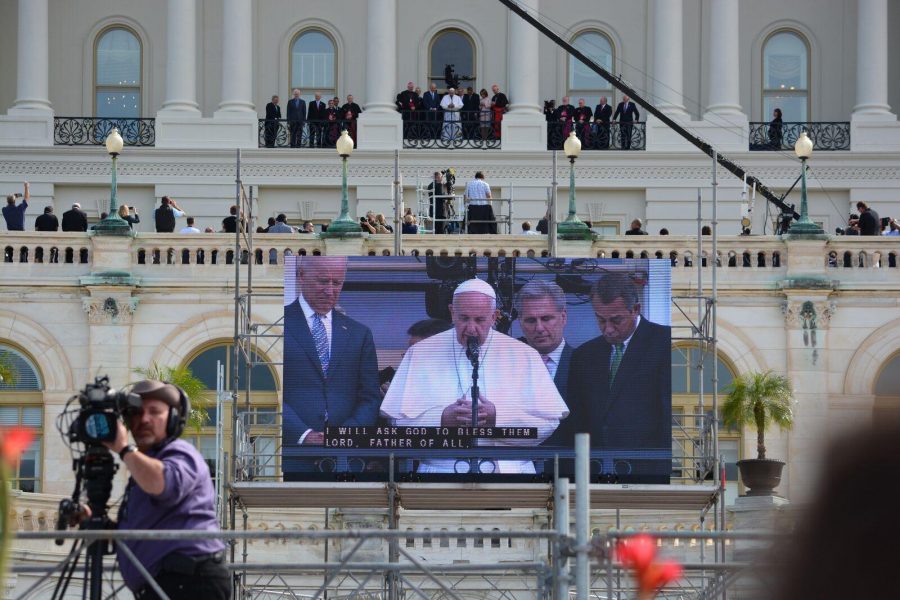 The Popes words are broadcasted on a jumbotron as he addressed the thousands of people who came to see him this week in D.C. Photo by Grace OLeary.