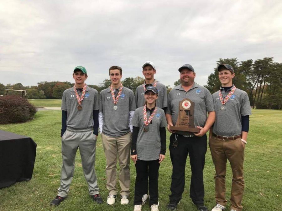 The+golf+team+poses+for+a+photo+with+their+second+place+medals.+Pictured+are+%28left+to+right%29+Dugan+McCabe%2C+Joey+Squeri%2C+Chandler+Kuhn%2C+Amanda+Levy%2C+Coach+Karl+O%E2%80%99Donoghue%2C+and+Elliot+Snow.+Photo+by+Joey+Squeri