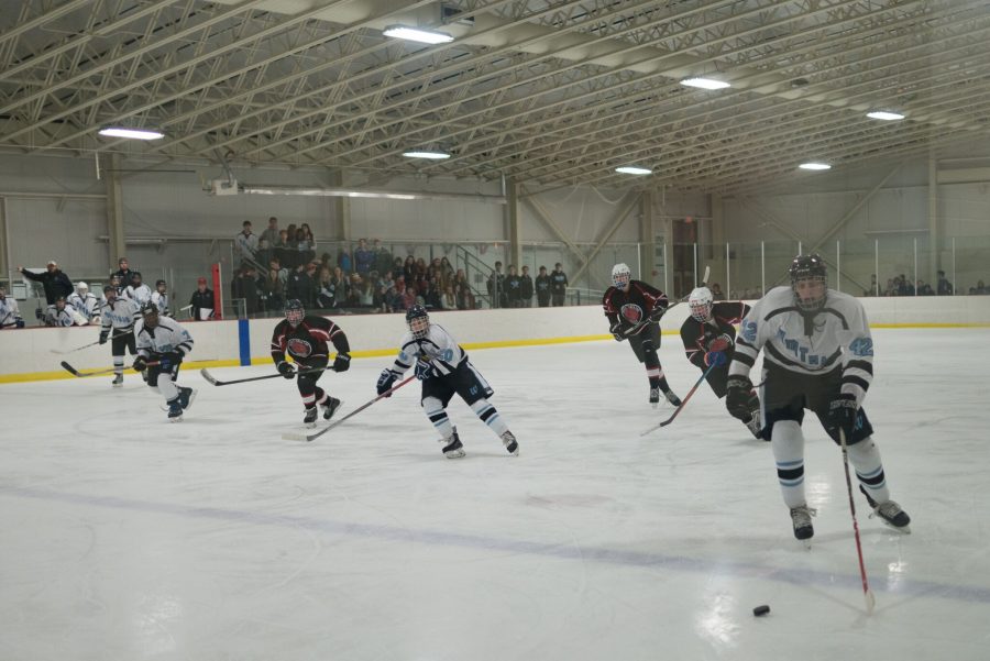 Defenseman Mark Meinecke glides the puck into the offensive zone in the teams victory over QO. Photo by Tomas Castro.