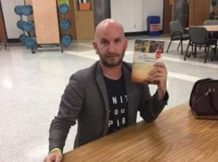 Leon Logothetis spoke to the Whitman community May 10. Logothetis traveled around the world to spread kindness and recently starred a Netflix series. Photo by Eric Neugeboren.