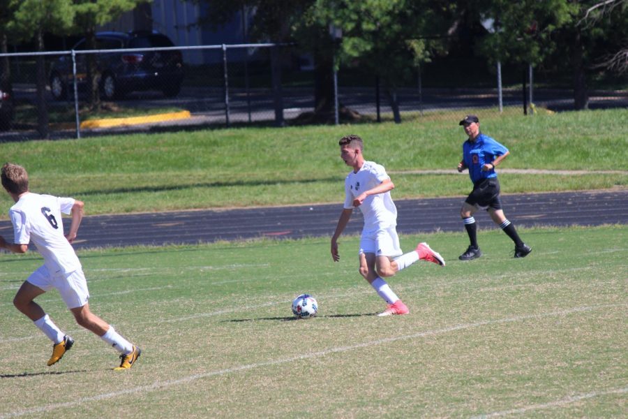 Sophomore Harmond Cohen dribbles down the field. The Vikes next take on Wheaton at home. Photo by Frannie Cohen-Dumani. 