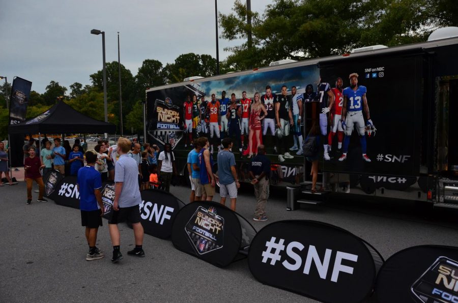 Students wait for a chance to see the Sunday Night Football Bus. The bus stopped by Whitman Sept. 22 as part of its national tour. Photo courtesy Whitman Football.