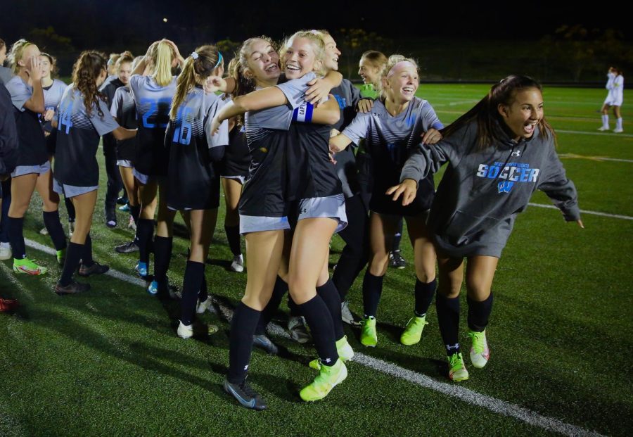 Girls soccer beats Sherwood 8–0 to advance to state finals