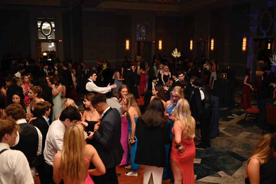 Seniors dance to music at prom for the first time since 2019.