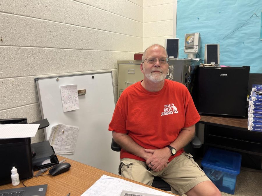 After 25 years at Whitman, Economics teacher Wayne Jacobson is retiring at the end of the 2021-2022 school year. 