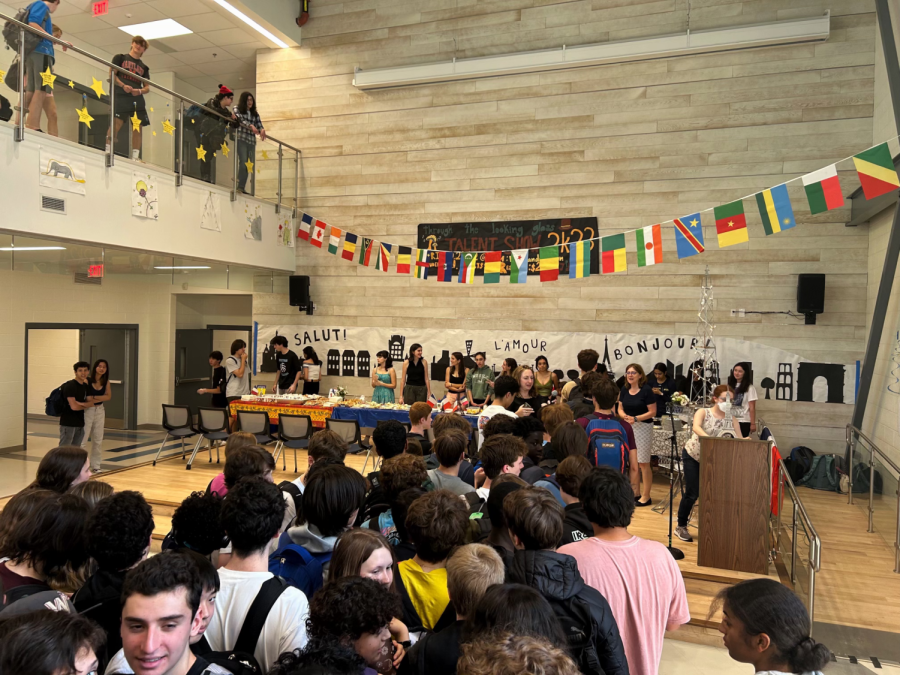Students+filled+the+commons+to+celebrate+French+culture+during+lunch