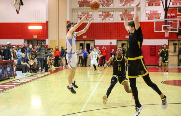 Boys basketball stuns Richard Montgomery with miracle buzzer-beater to secure a 67–66 victory; advances to state championship